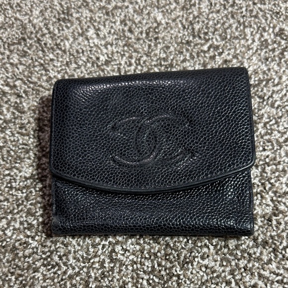 CHANEL Accessories - CHANEL AUTHENTIC Black Caviar Leather Card Holder with Embossed CC
